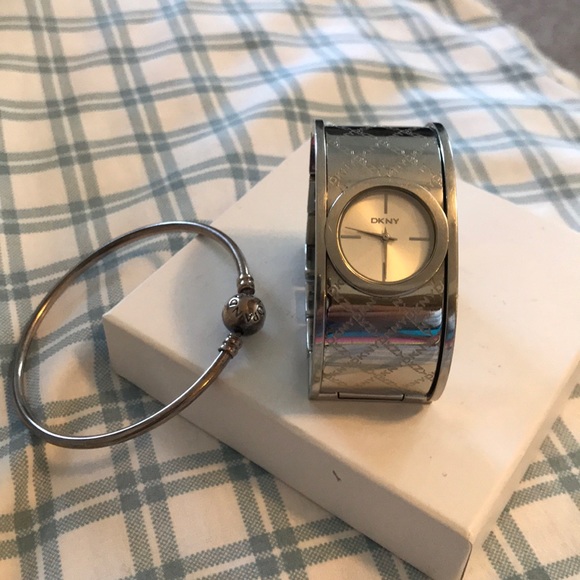 DKNY Women’s bangle watch - Picture 4 of 4